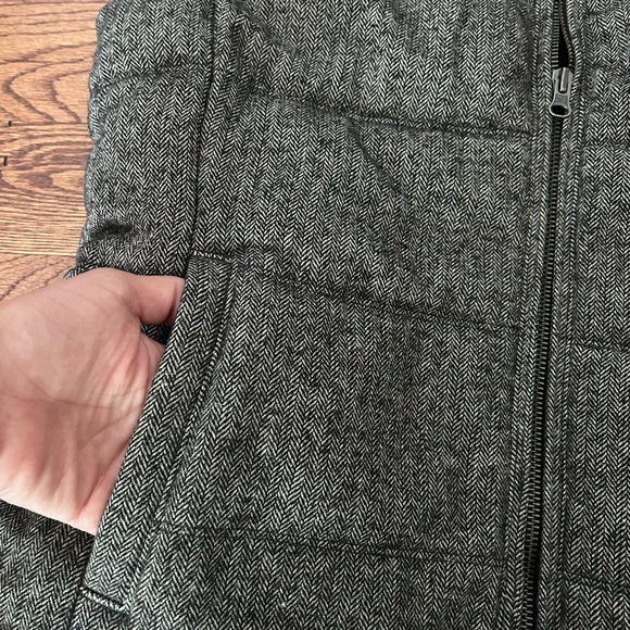 Old Navy Women's Dark Gray Wool Blend Tweed Zip-Up Puffer Vest - Picture 4 of 11